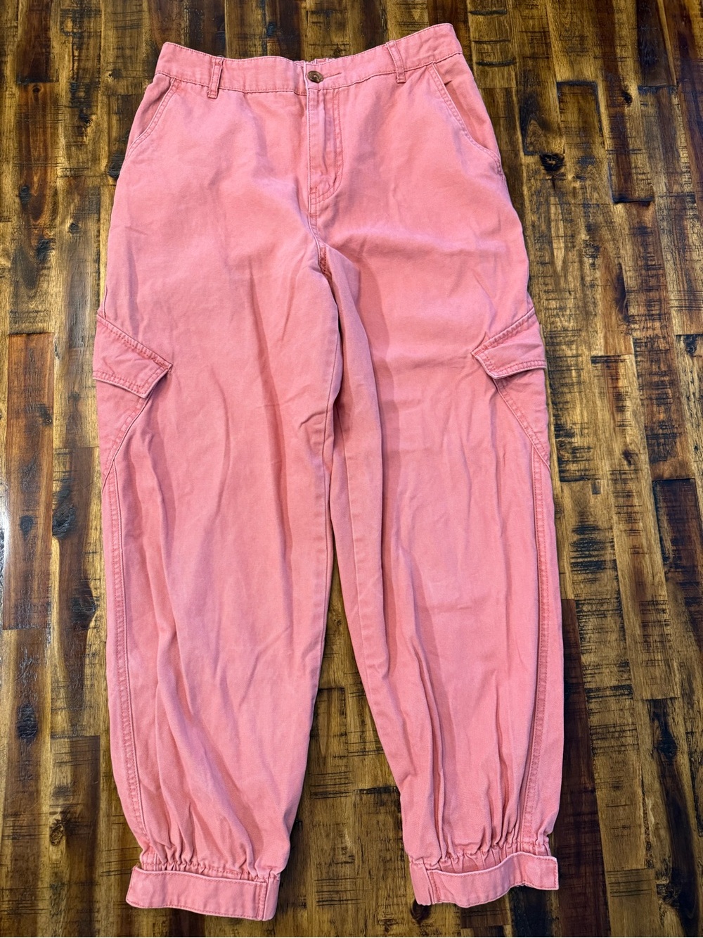 🍒Faded red high rise utility pant. women's cargo joggers. sz L stretch waist